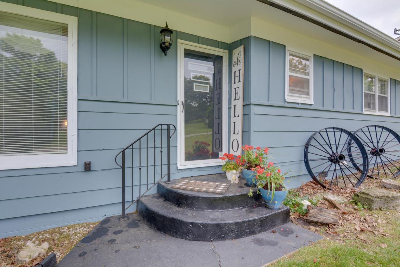 Bright Springfield Home Walk To Nature Center! Exterior foto